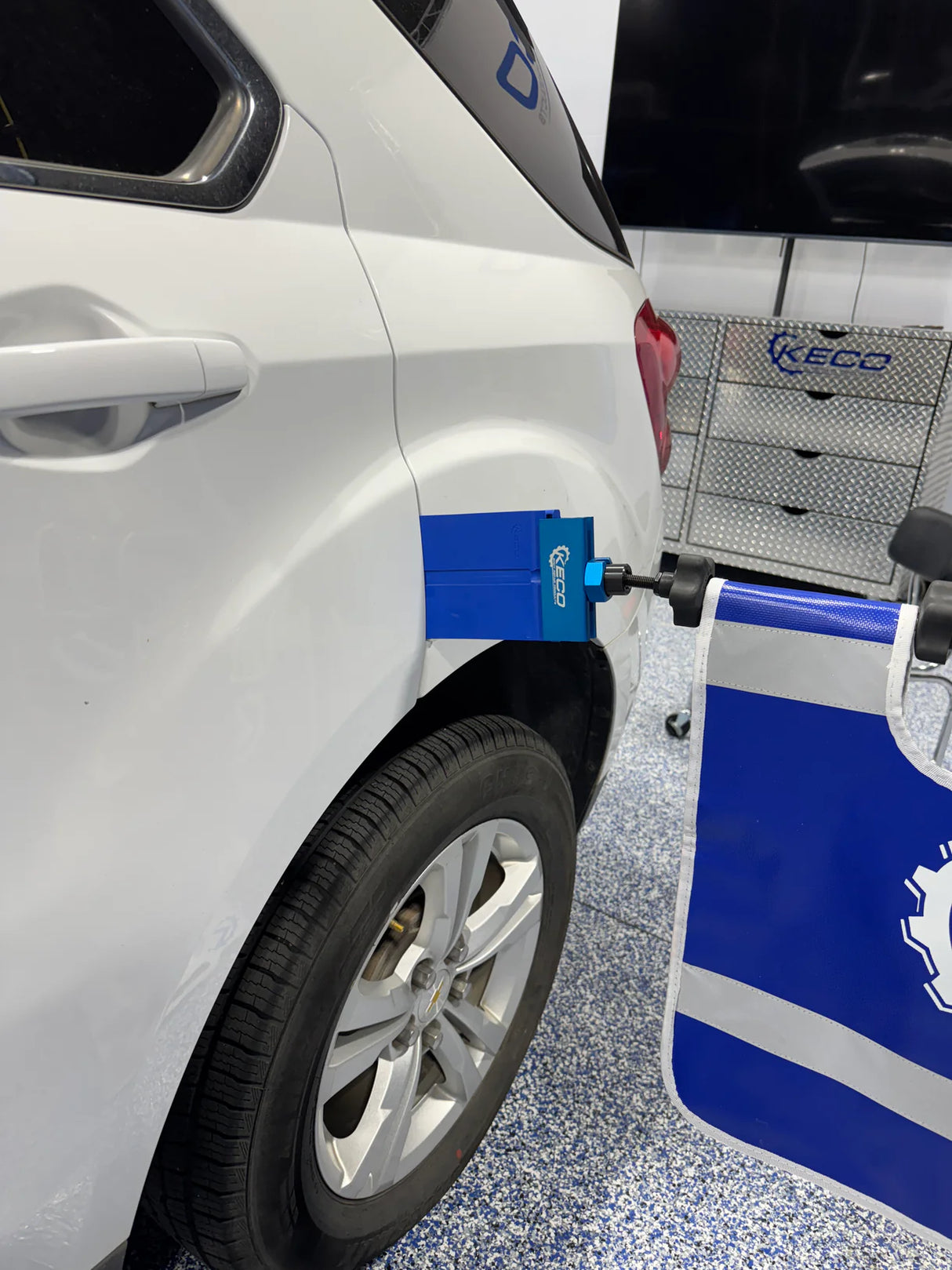 Blade 110 mm x 169 mm Lateral Tension Glue Tabs (2 Pack)